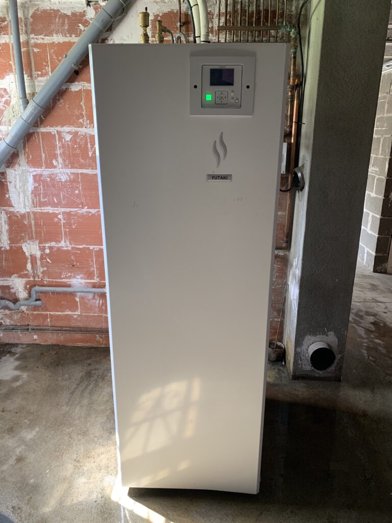 Installation d'une pompe a chaleur air eau HITACHI en remplacement 'une chaudière fioul 